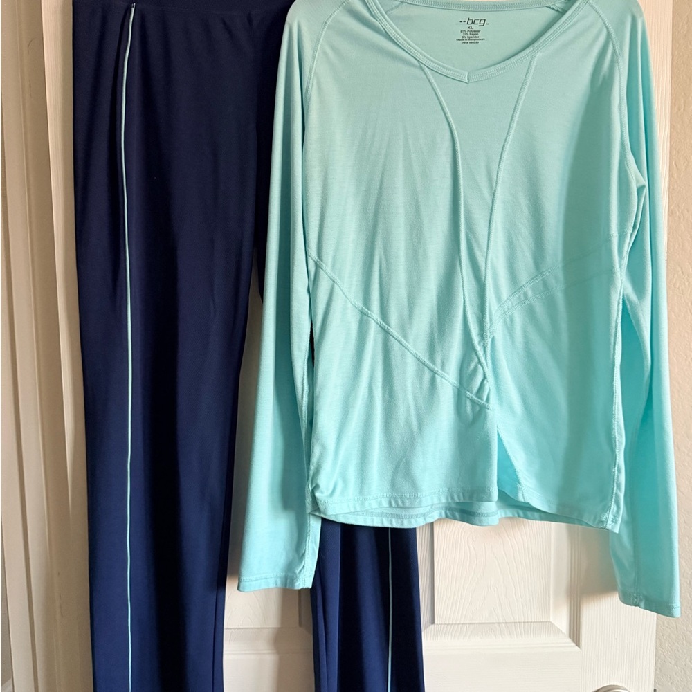 BCG Women's Aqua and Navy athletic Set